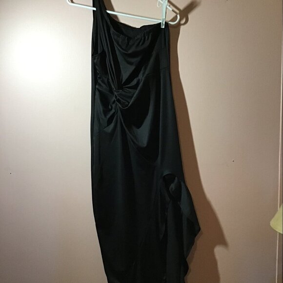Black Formal Gown - Picture 1 of 3